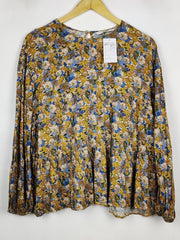 Buy online pre-used pre-loved 100% authentic & Original branded Tu (SWT-9881) available in Pakistan. Top international brands avilable.