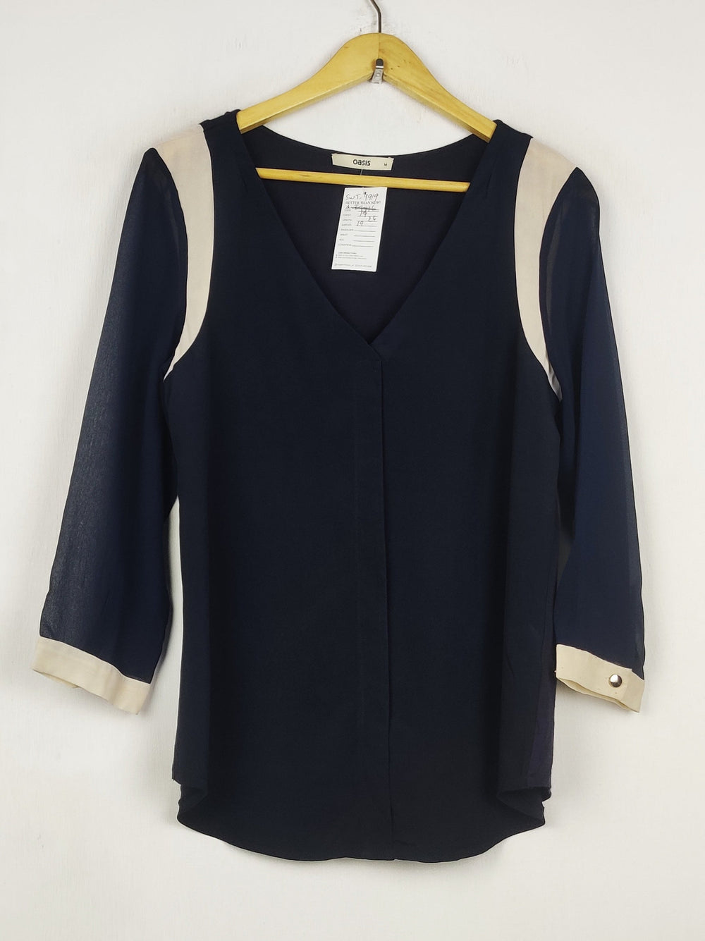 Buy online pre-used pre-loved 100% authentic & Original branded Oasis (SWT-9919) available in Pakistan. Top international brands avilable.