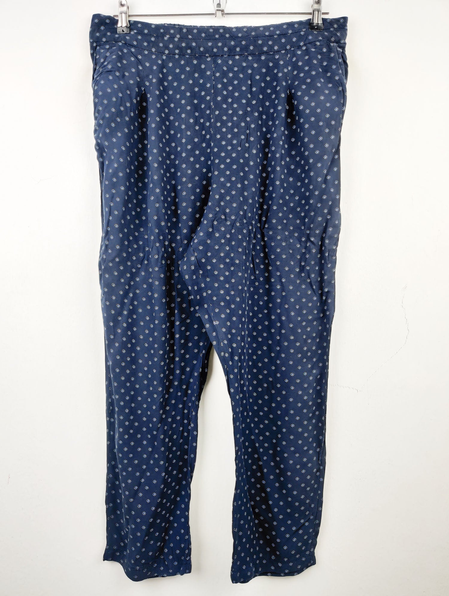 Buy online pre-used pre-loved 100% authentic & Original branded Marks & Spencer (T-1059) available in Pakistan. Top international brands avilable.
