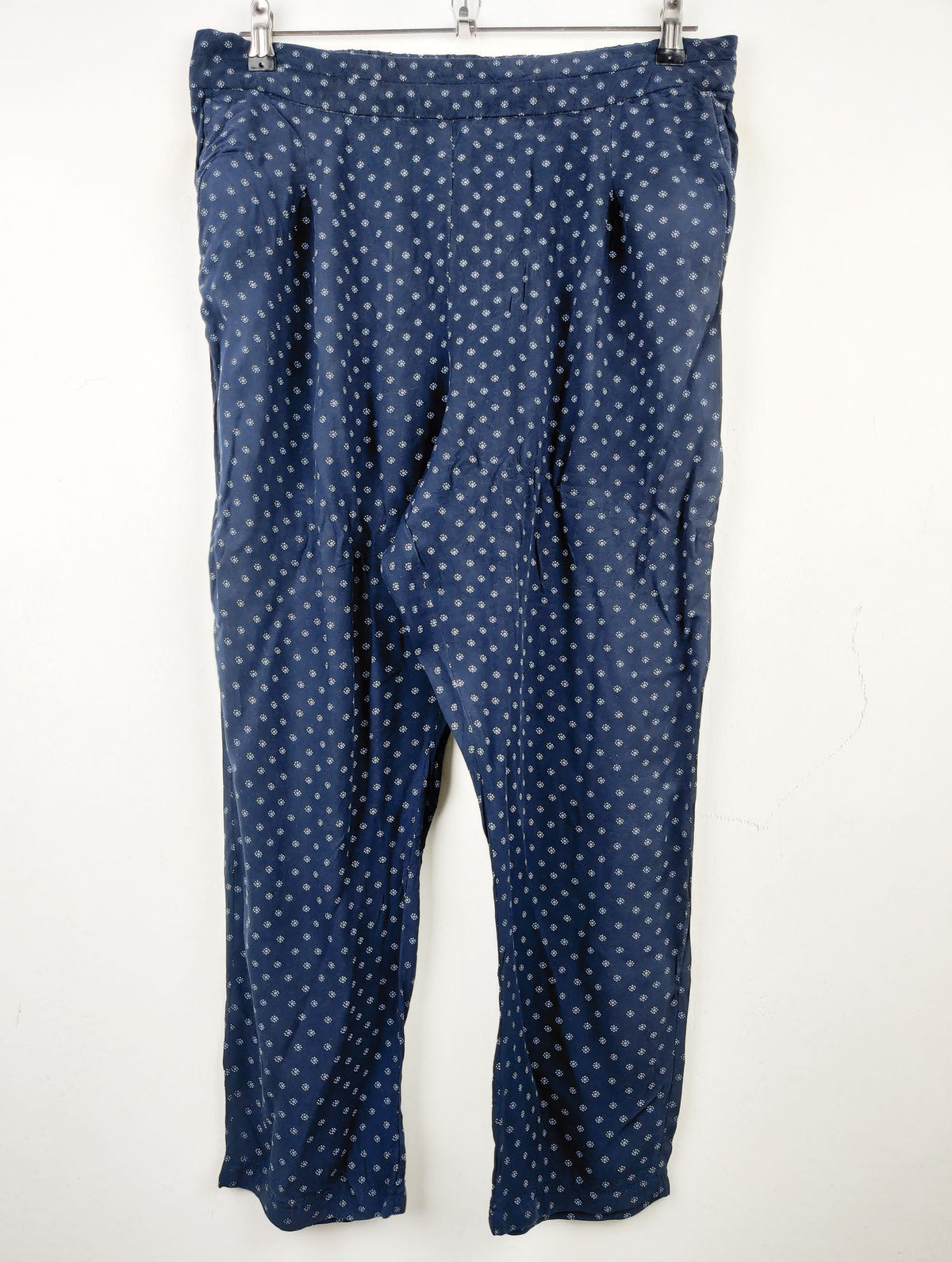 Buy online pre-used pre-loved 100% authentic & Original branded Marks & Spencer (T-1059) available in Pakistan. Top international brands avilable.