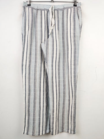 Buy online pre-used pre-loved 100% authentic & Original branded George (T-1083) available in Pakistan. Top international brands avilable.