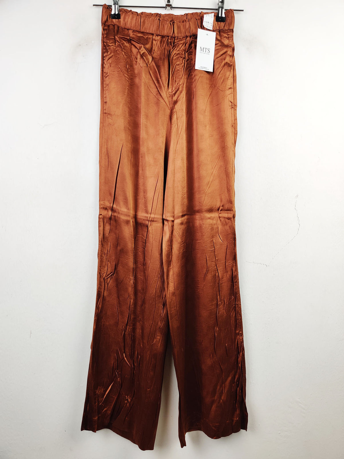 Buy online pre-used pre-loved 100% authentic & Original branded Zara (T-1100) available in Pakistan. Top international brands avilable.