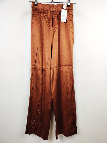 Buy online pre-used pre-loved 100% authentic & Original branded Zara (T-1100) available in Pakistan. Top international brands avilable.