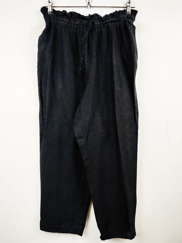 Buy online pre-used pre-loved 100% authentic & Original branded H&M (T-1102) available in Pakistan. Top international brands avilable.