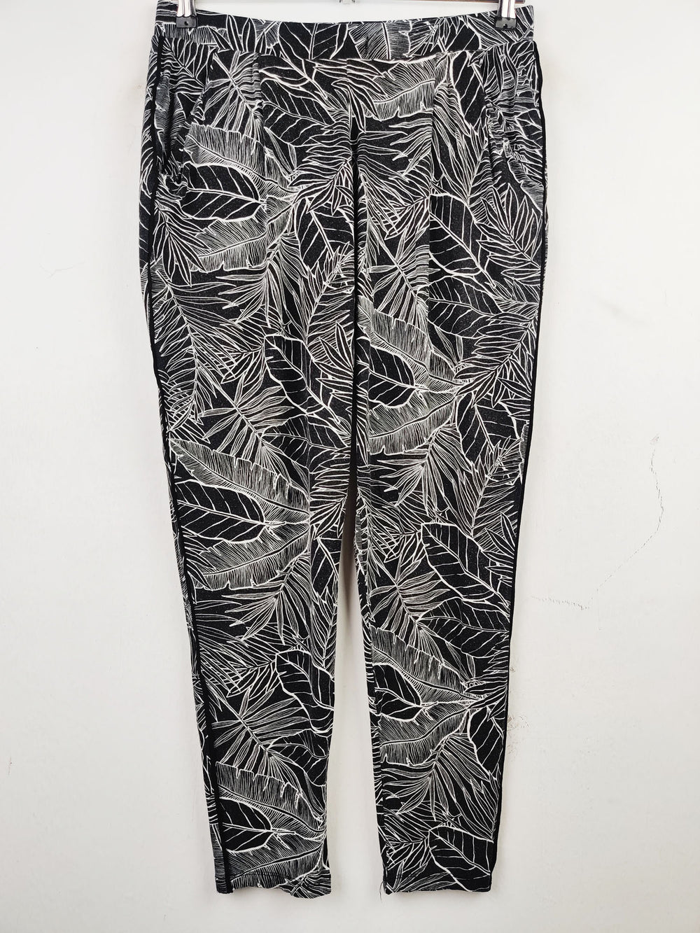 Buy online pre-used pre-loved 100% authentic & Original branded F&F (T-1107) available in Pakistan. Top international brands avilable.