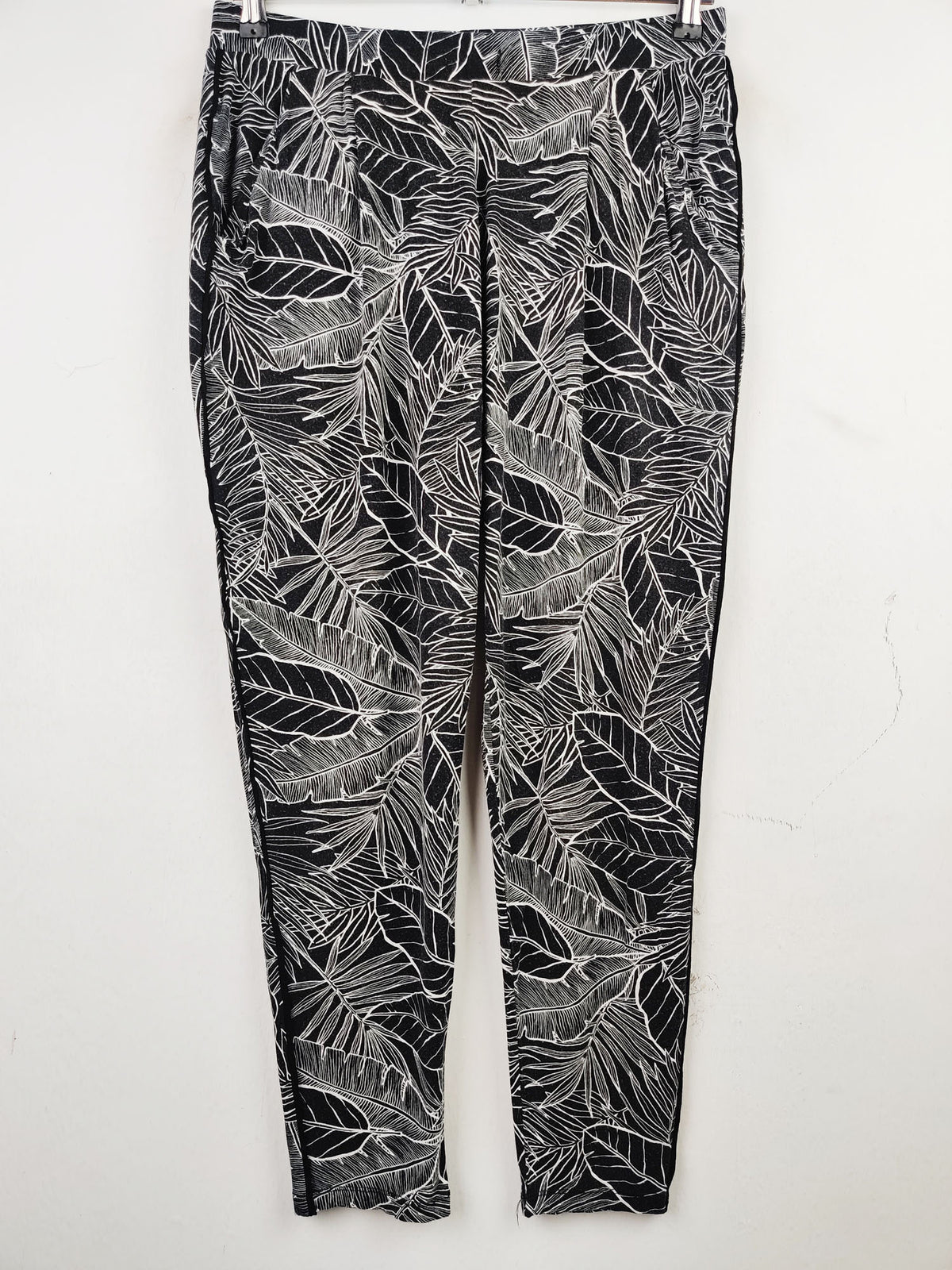Buy online pre-used pre-loved 100% authentic & Original branded F&F (T-1107) available in Pakistan. Top international brands avilable.
