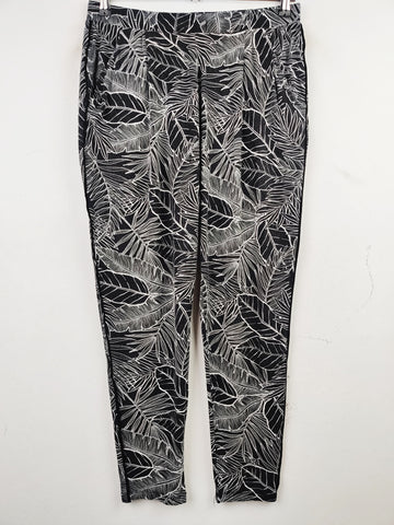 Buy online pre-used pre-loved 100% authentic & Original branded F&F (T-1107) available in Pakistan. Top international brands avilable.