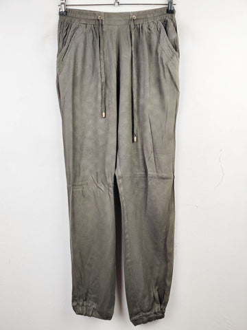 Buy online pre-used pre-loved 100% authentic & Original branded New Look (T-1124) available in Pakistan. Top international brands avilable.