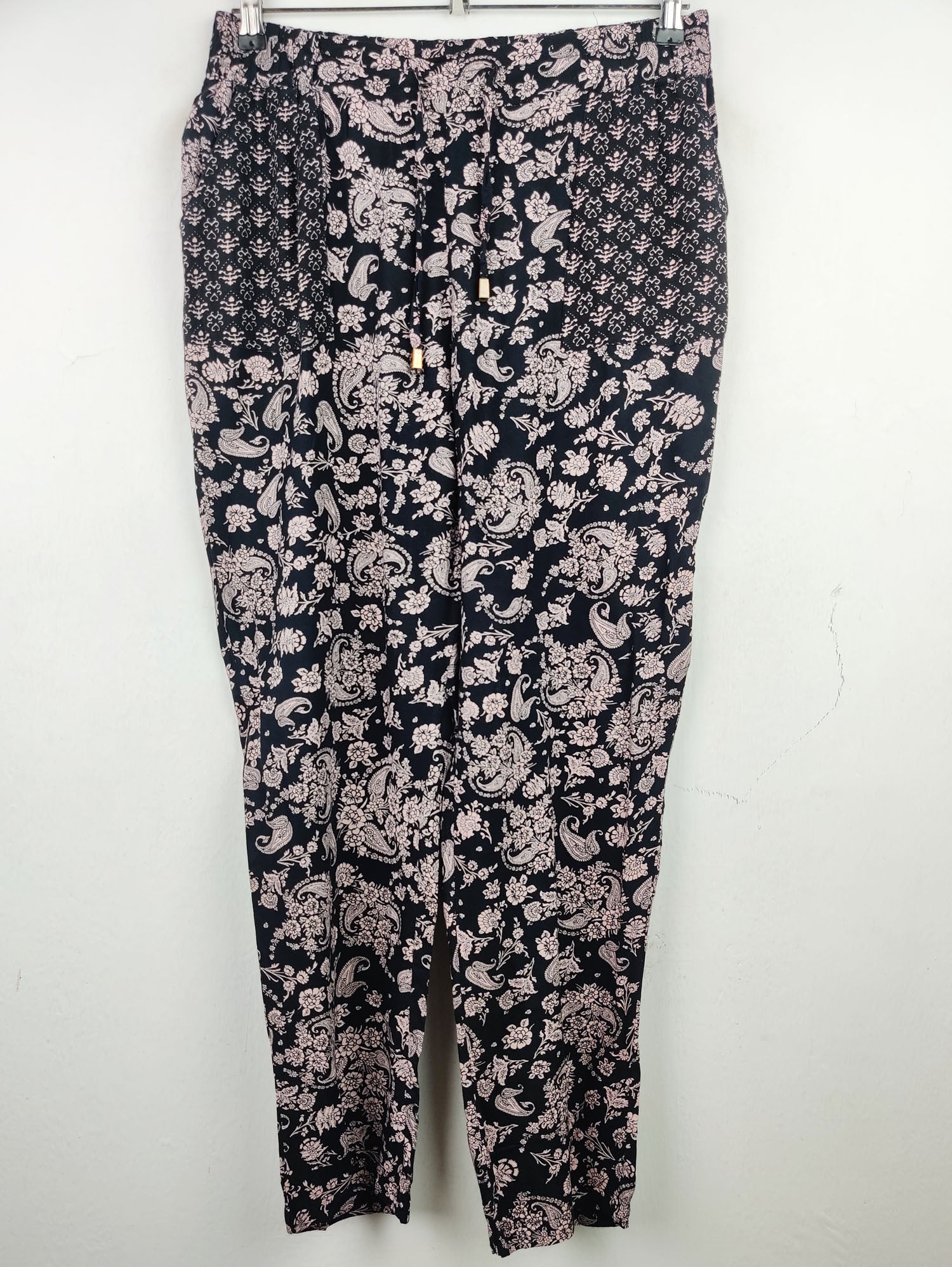 Buy online pre-used pre-loved 100% authentic & Original branded Peacocks (T-1171) available in Pakistan. Top international brands avilable.