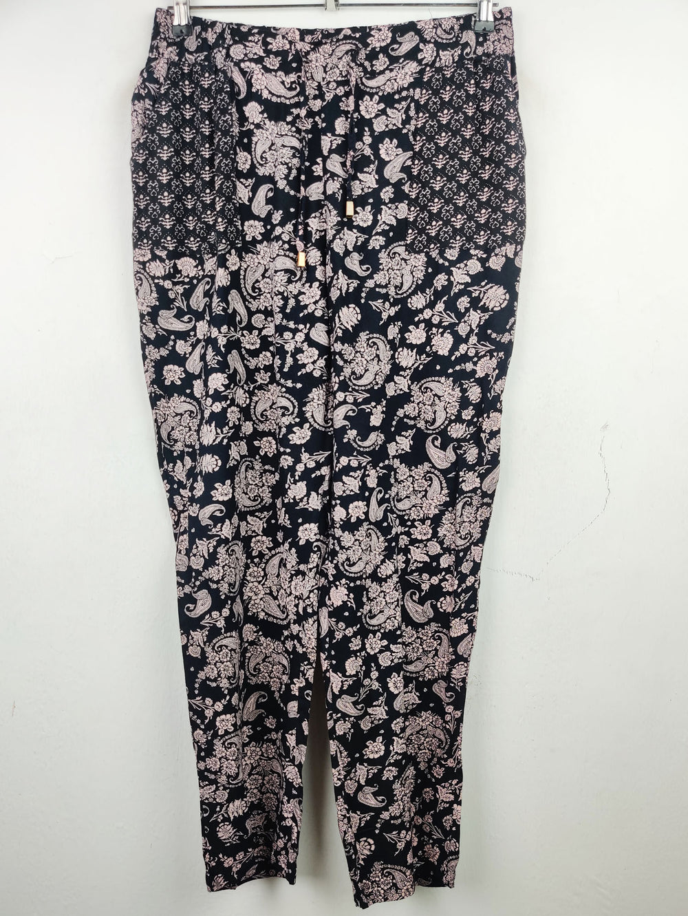 Buy online pre-used pre-loved 100% authentic & Original branded Peacocks (T-1171) available in Pakistan. Top international brands avilable.