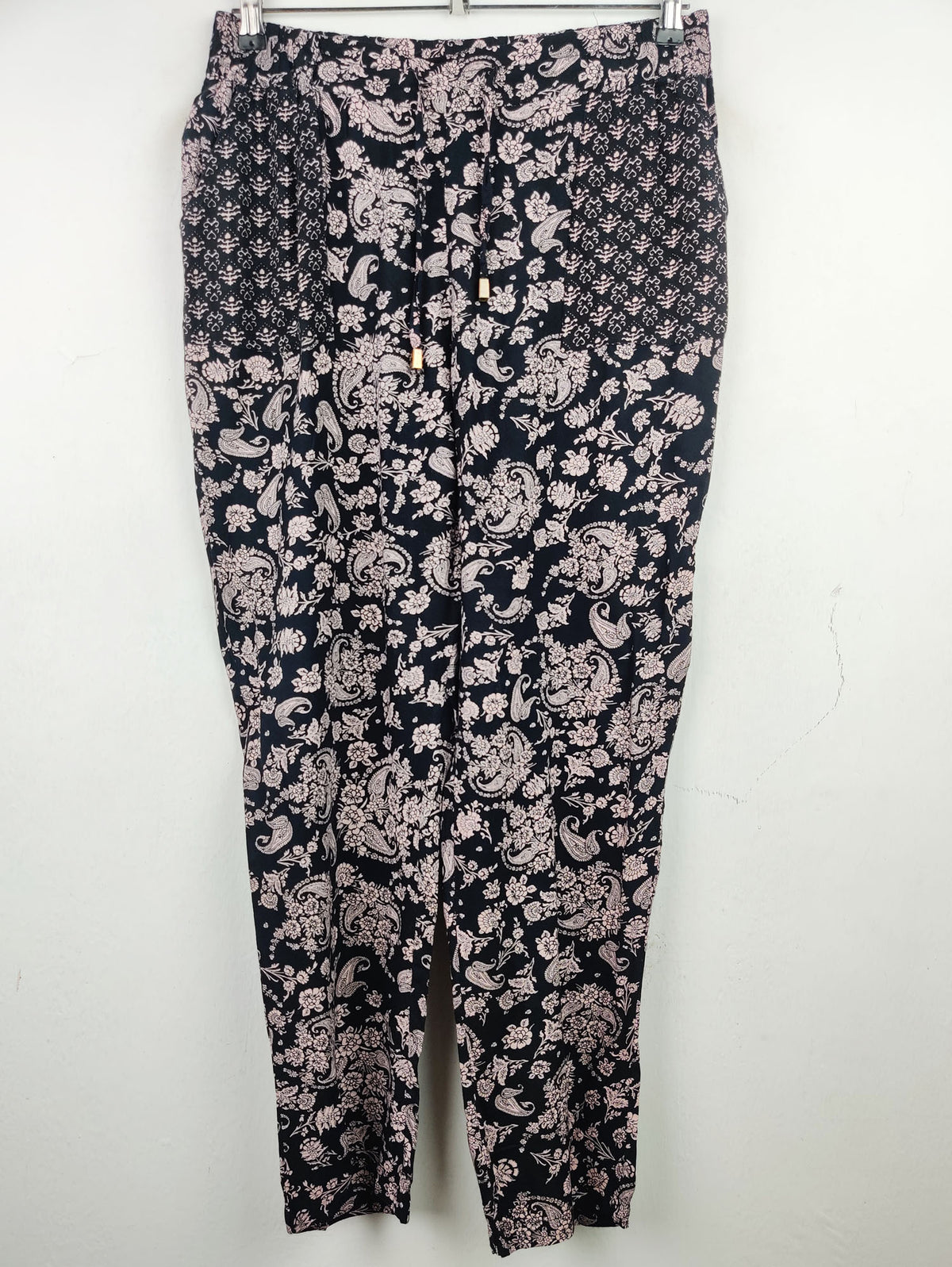 Buy online pre-used pre-loved 100% authentic & Original branded Peacocks (T-1171) available in Pakistan. Top international brands avilable.