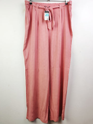 Buy online pre-used pre-loved 100% authentic & Original branded Primark (T-1235) available in Pakistan. Top international brands avilable.