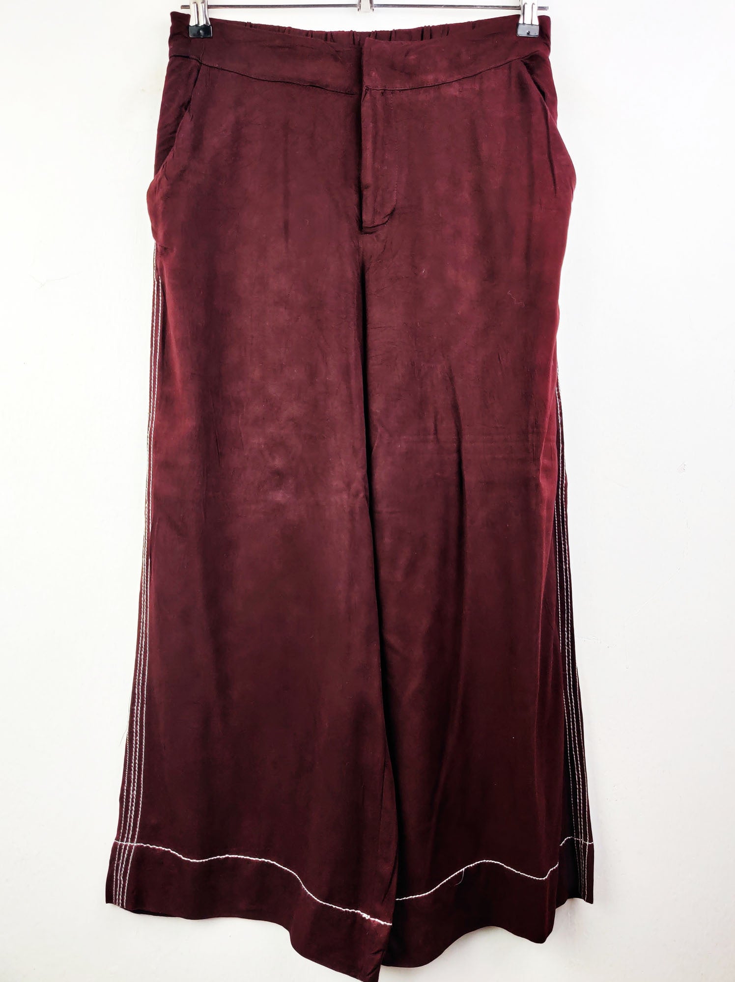 Buy online pre-used pre-loved 100% authentic & Original branded Pull&Bear (T-1238) available in Pakistan. Top international brands avilable.