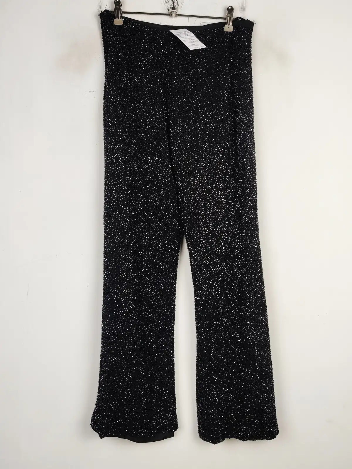Buy online pre-used pre-loved 100% authentic & Original branded Unknown Brand (T-1446) available in Pakistan. Top international brands avilable.