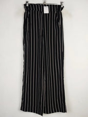 Buy online pre-used pre-loved 100% authentic & Original branded H&M (T-1448) available in Pakistan. Top international brands avilable.