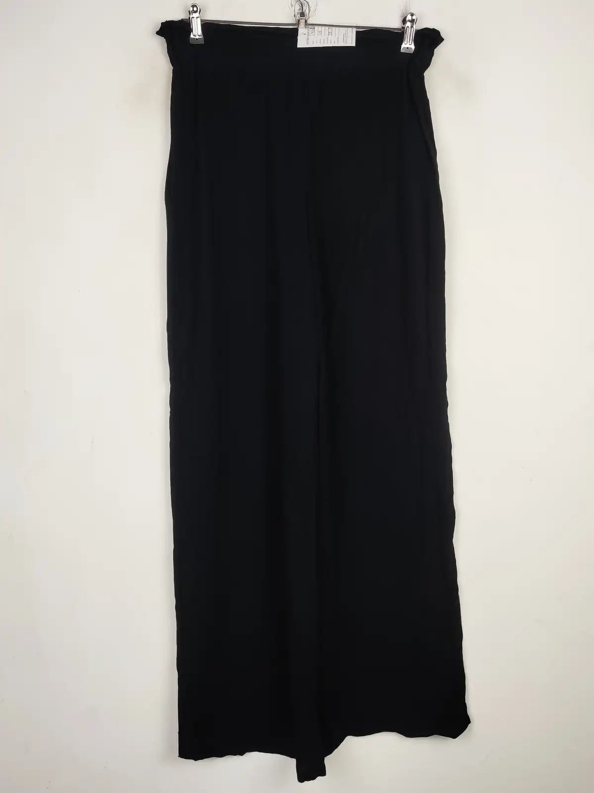 Buy online pre-used pre-loved 100% authentic & Original branded New Look (T-1460) available in Pakistan. Top international brands avilable.