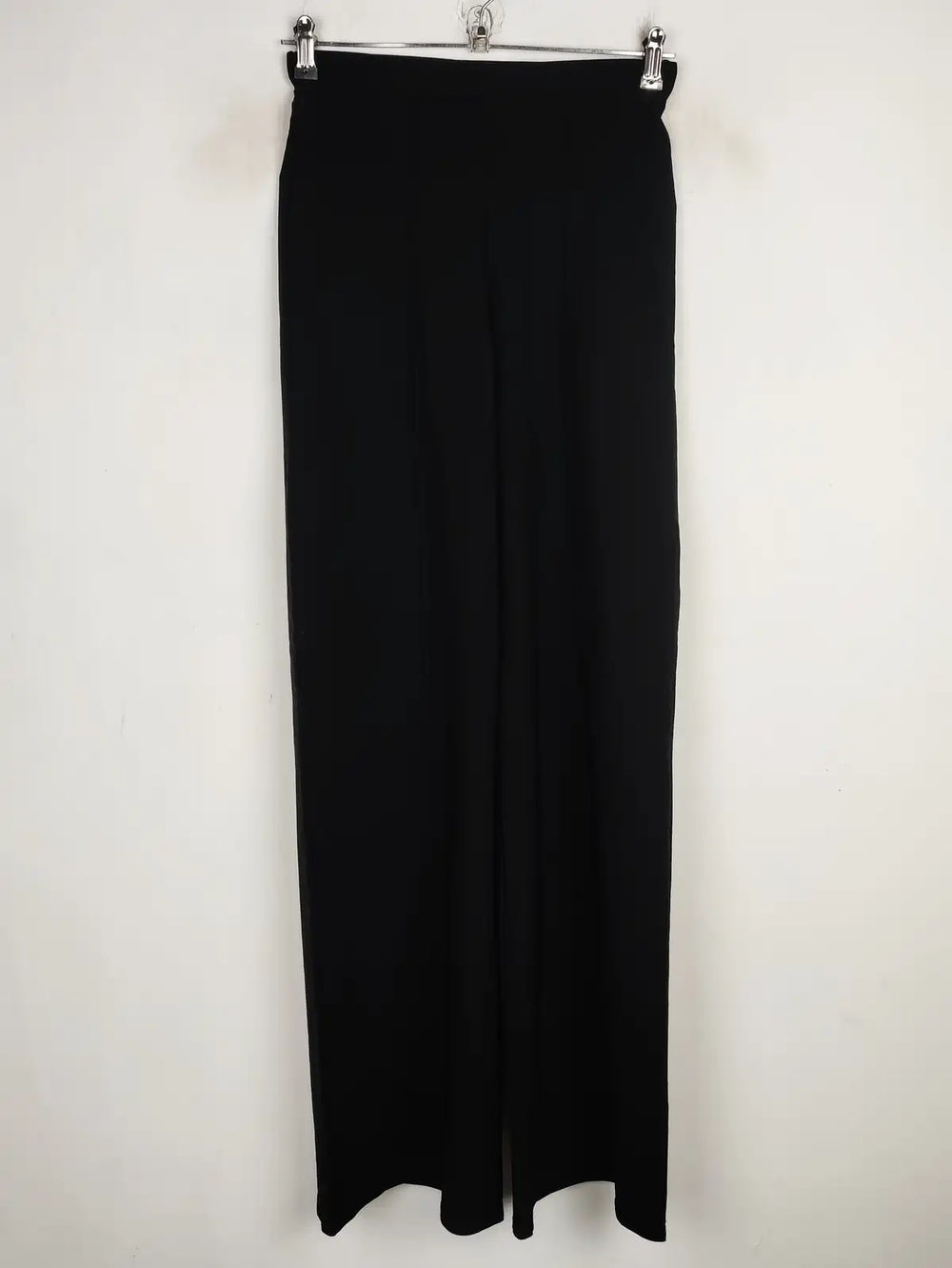 Buy online pre-used pre-loved 100% authentic & Original branded Unknown Brand (T-1481) available in Pakistan. Top international brands avilable.