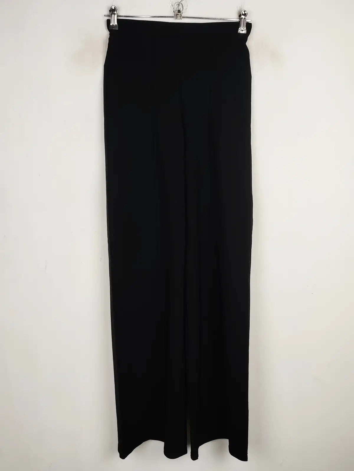 Buy online pre-used pre-loved 100% authentic & Original branded Unknown Brand (T-1481) available in Pakistan. Top international brands avilable.
