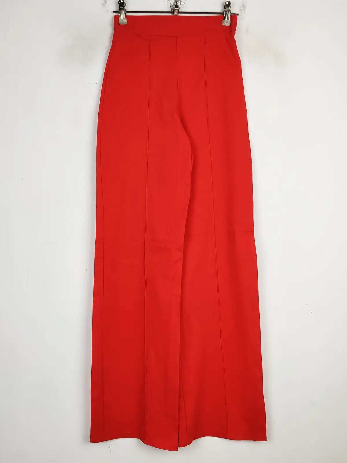 Buy online pre-used pre-loved 100% authentic & Original branded Unknown Brand (T-1486) available in Pakistan. Top international brands avilable.