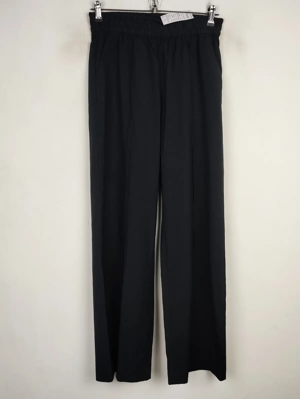 Buy online pre-used pre-loved 100% authentic & Original branded Unknown Brand (T-1490) available in Pakistan. Top international brands avilable.