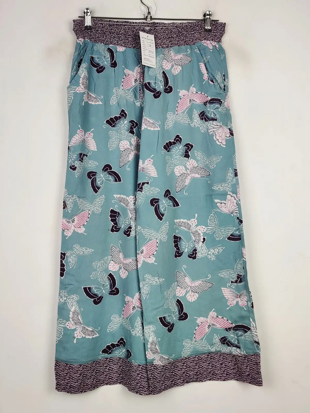 Buy online pre-used pre-loved 100% authentic & Original branded Mark & Spencer (T-1578) available in Pakistan. Top international brands avilable.