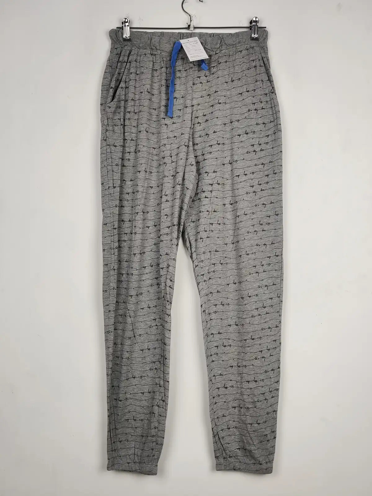 Buy online pre-used pre-loved 100% authentic & Original branded Esmara (T-1709) available in Pakistan. Top international brands avilable.