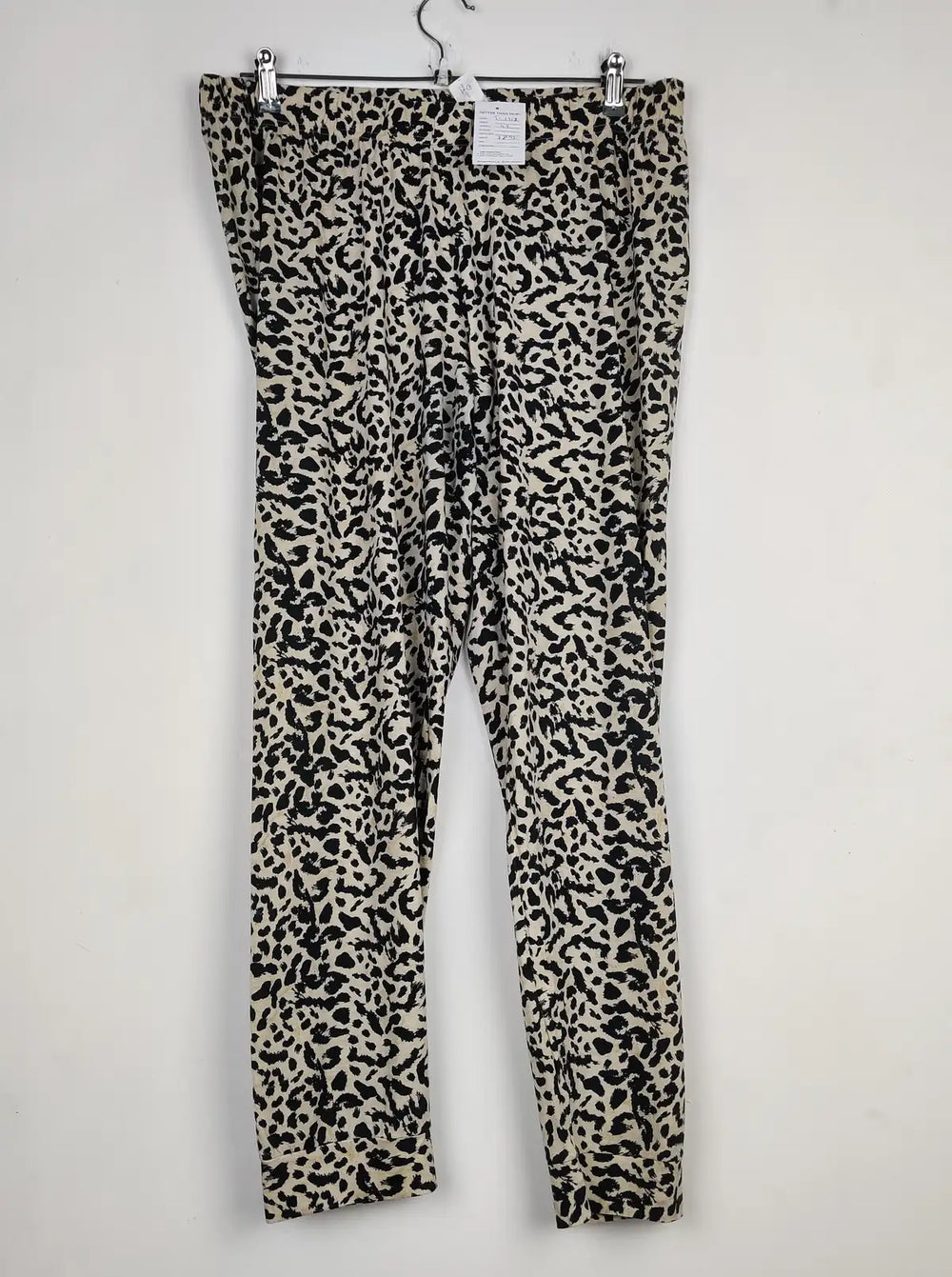 Buy online pre-used pre-loved 100% authentic & Original branded Primark (T-1718) available in Pakistan. Top international brands avilable.