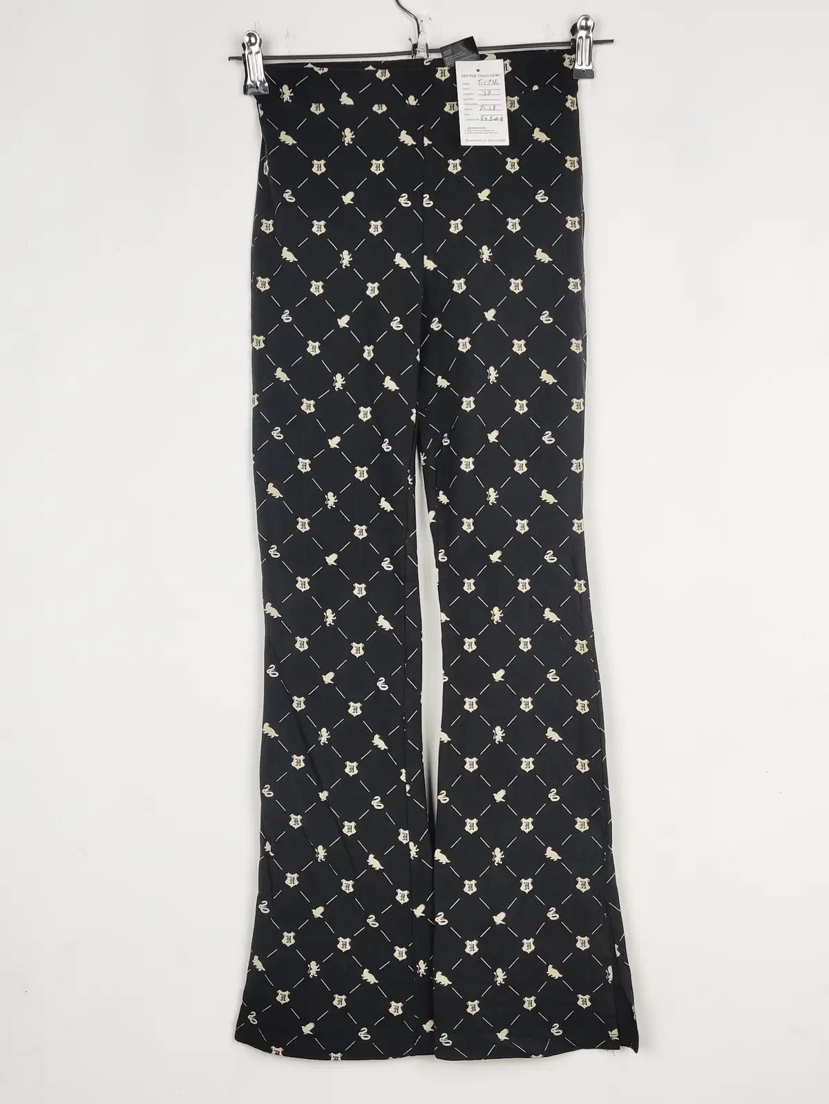 Buy online pre-used pre-loved 100% authentic & Original branded H&M (T-1736) available in Pakistan. Top international brands avilable.