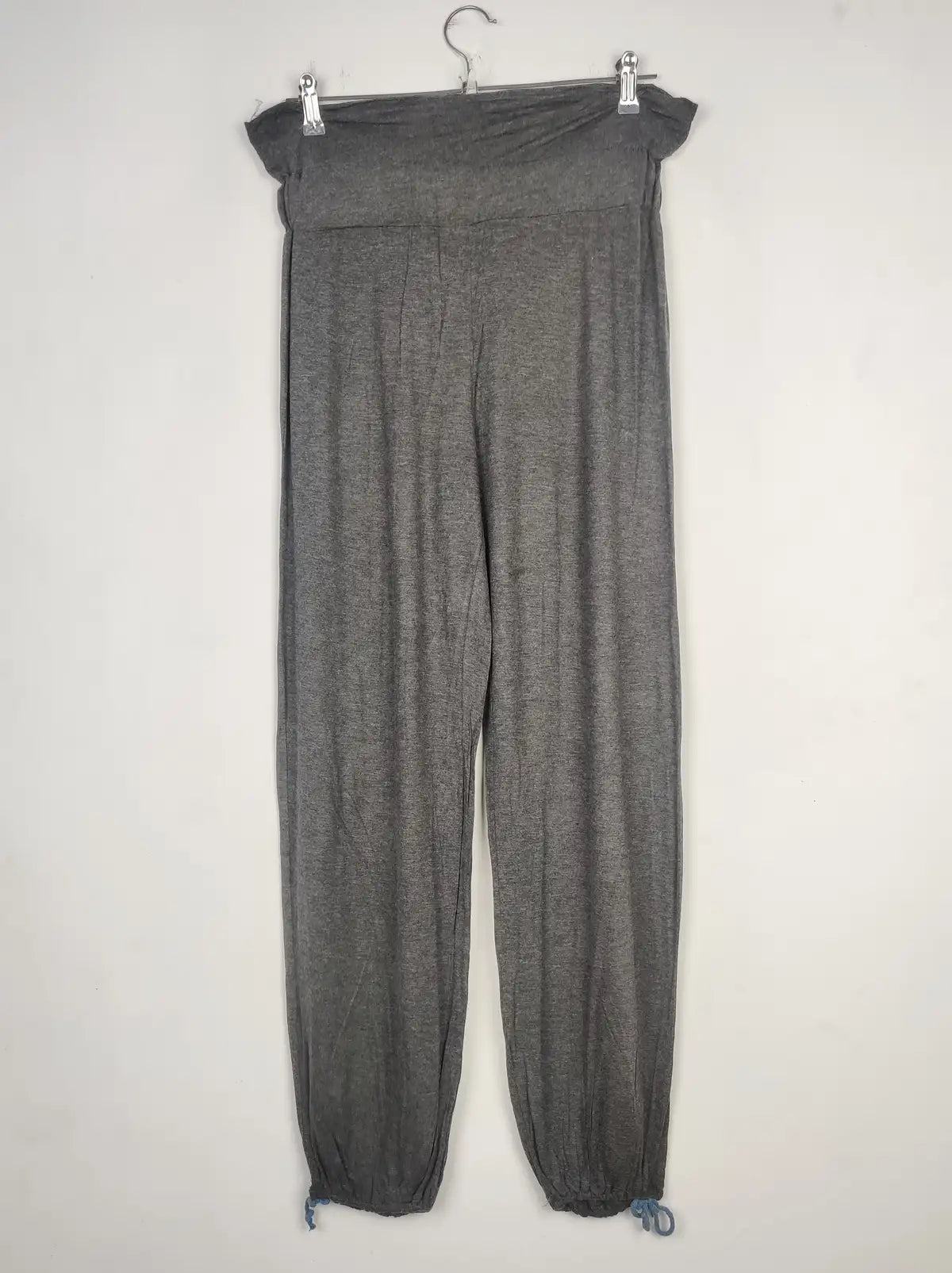 Buy online pre-used pre-loved 100% authentic & Original branded Secret (T-1742) available in Pakistan. Top international brands avilable.