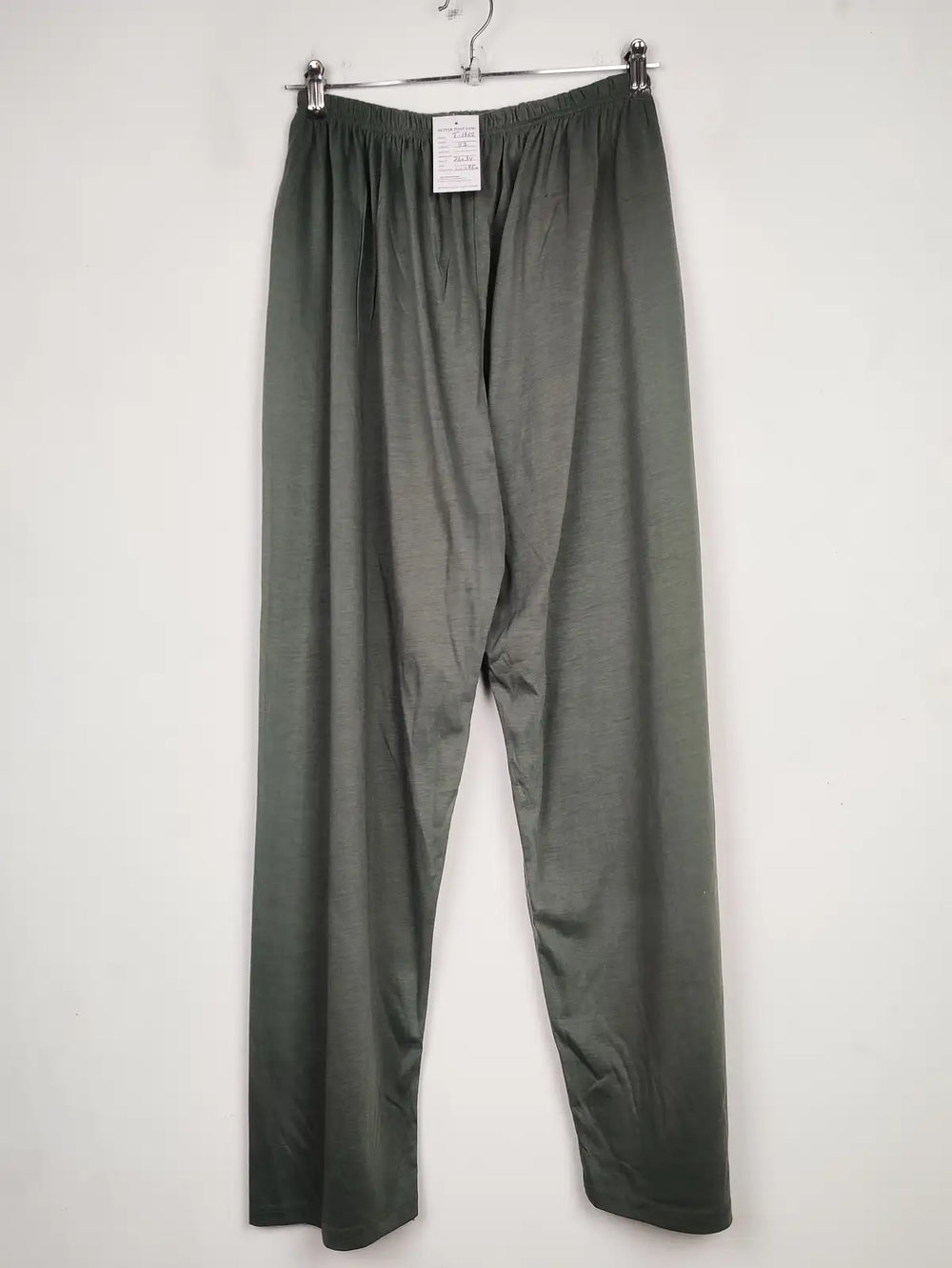Buy online pre-used pre-loved 100% authentic & Original branded Unknown Brand (T-1869) available in Pakistan. Top international brands avilable.