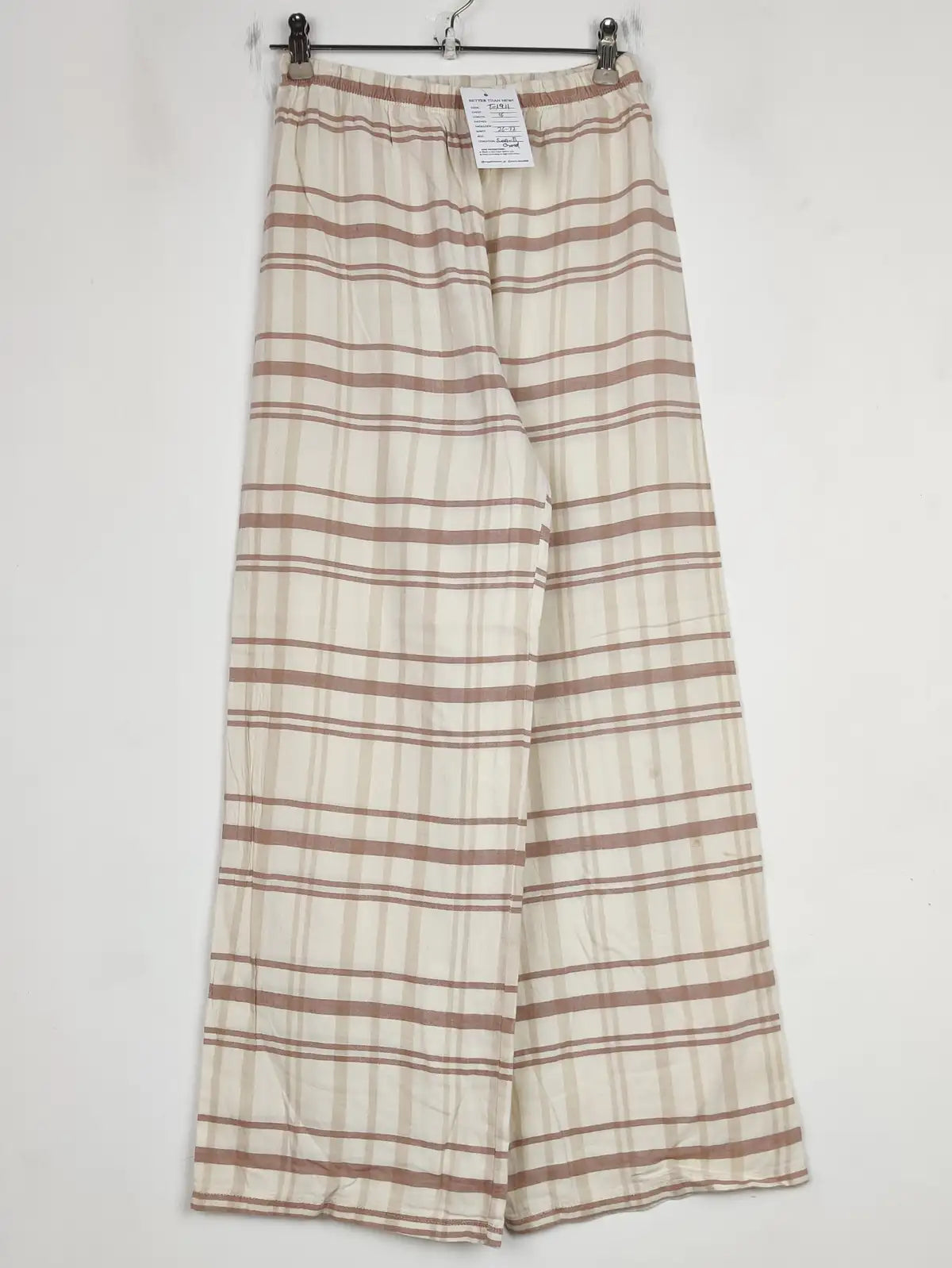 Buy online pre-used pre-loved 100% authentic & Original branded H&M (T-1911) available in Pakistan. Top international brands avilable.