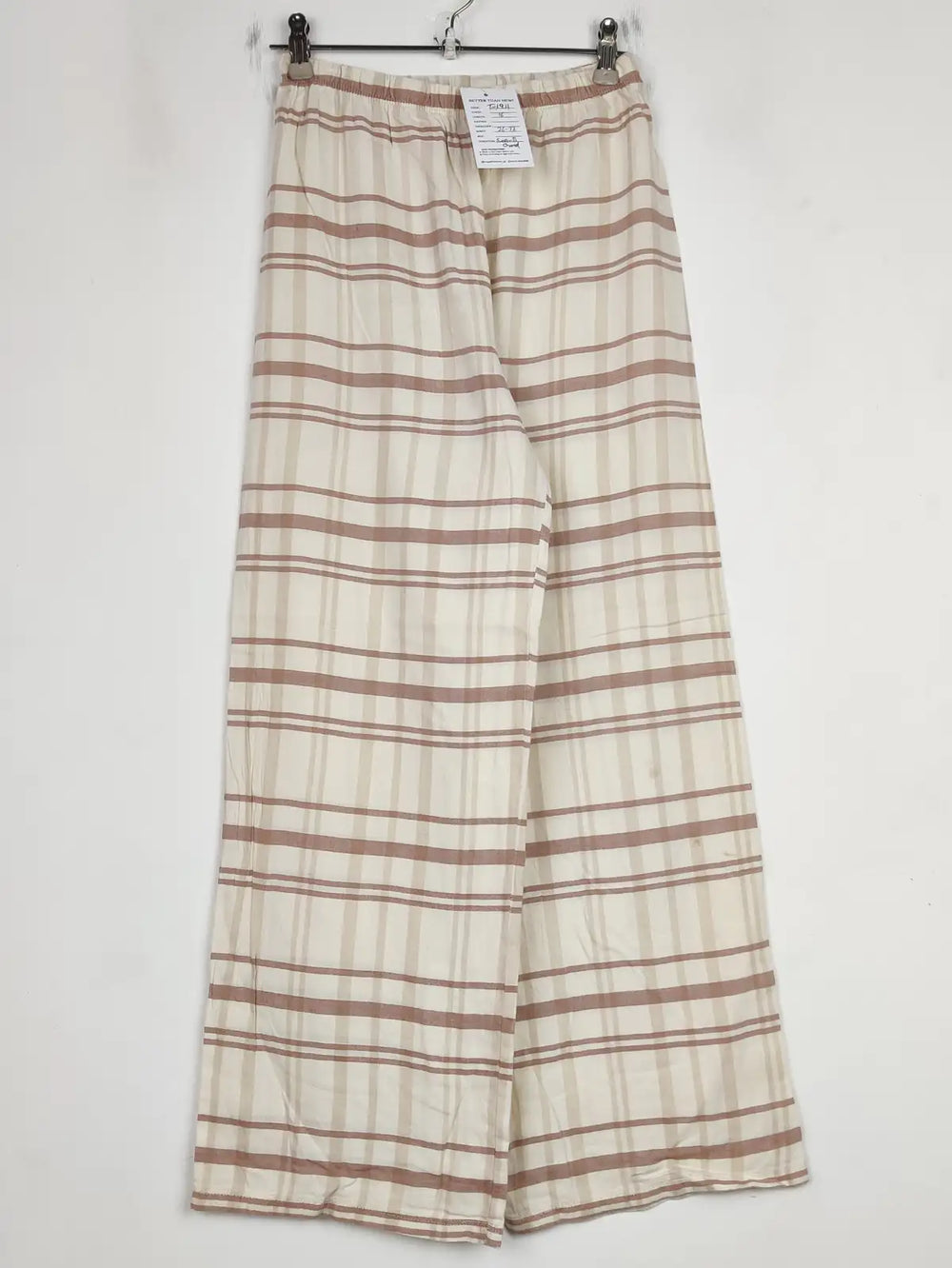 Buy online pre-used pre-loved 100% authentic & Original branded H&M (T-1911) available in Pakistan. Top international brands avilable.