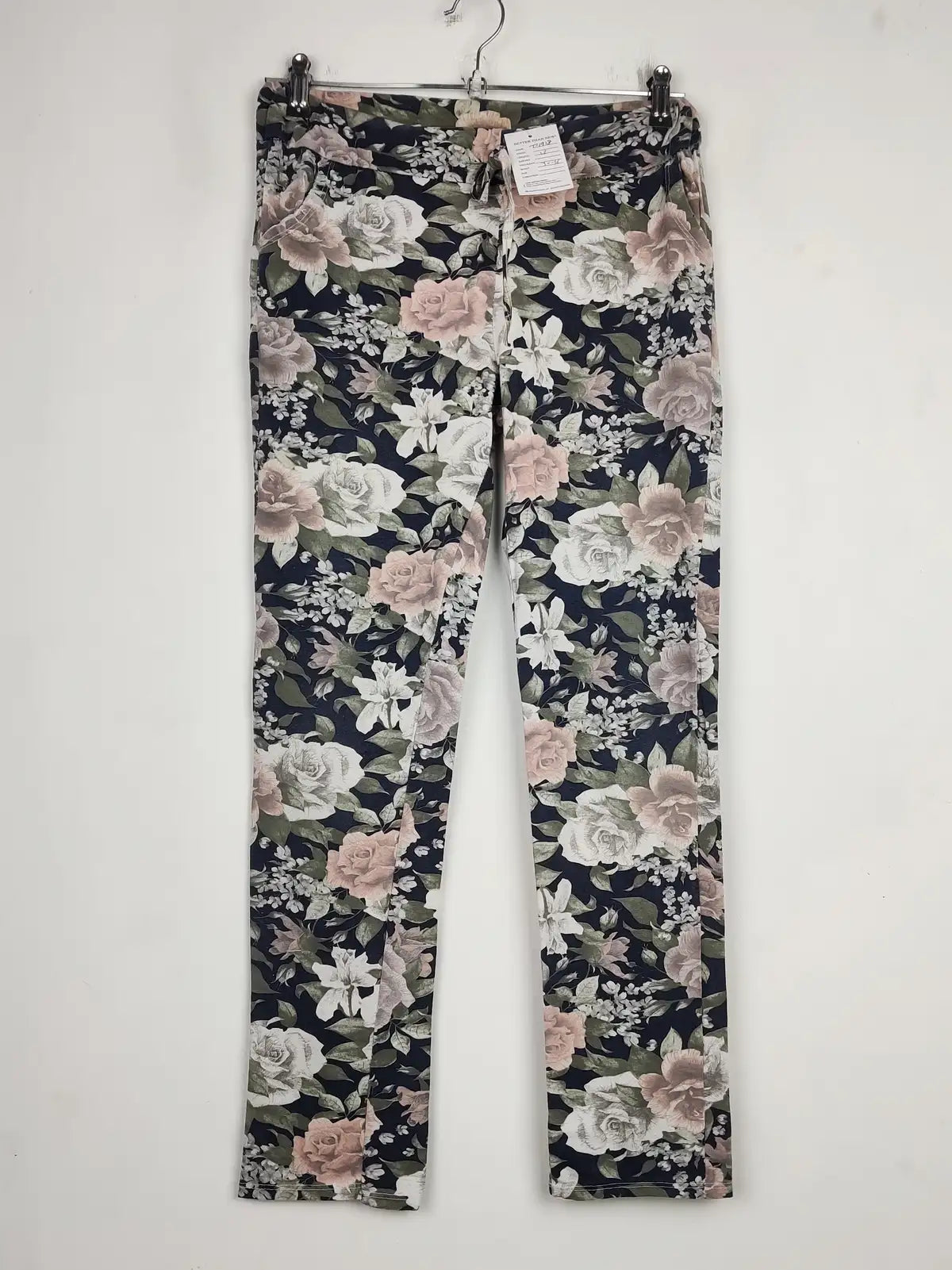 Buy online pre-used pre-loved 100% authentic & Original branded Unknown Brand (T-1918) available in Pakistan. Top international brands avilable.