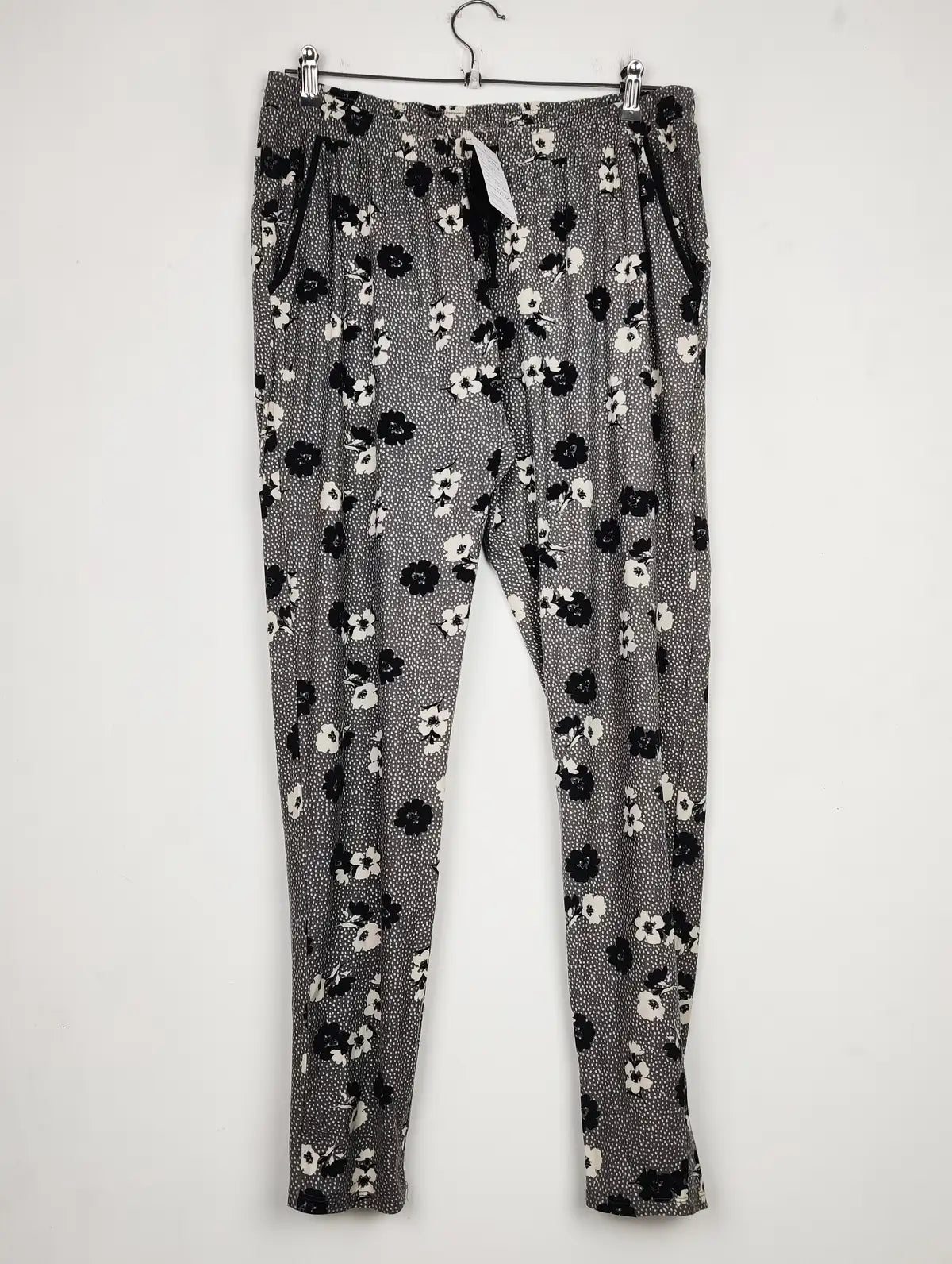 Buy online pre-used pre-loved 100% authentic & Original branded Love To Lounge (T-1946) available in Pakistan. Top international brands avilable.