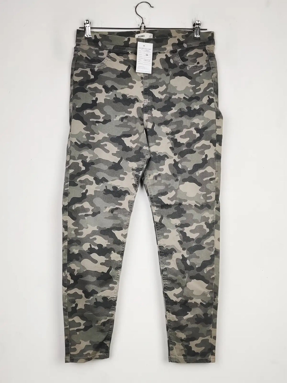 Buy online pre-used pre-loved 100% authentic & Original branded Jegging (T-1966) available in Pakistan. Top international brands avilable.