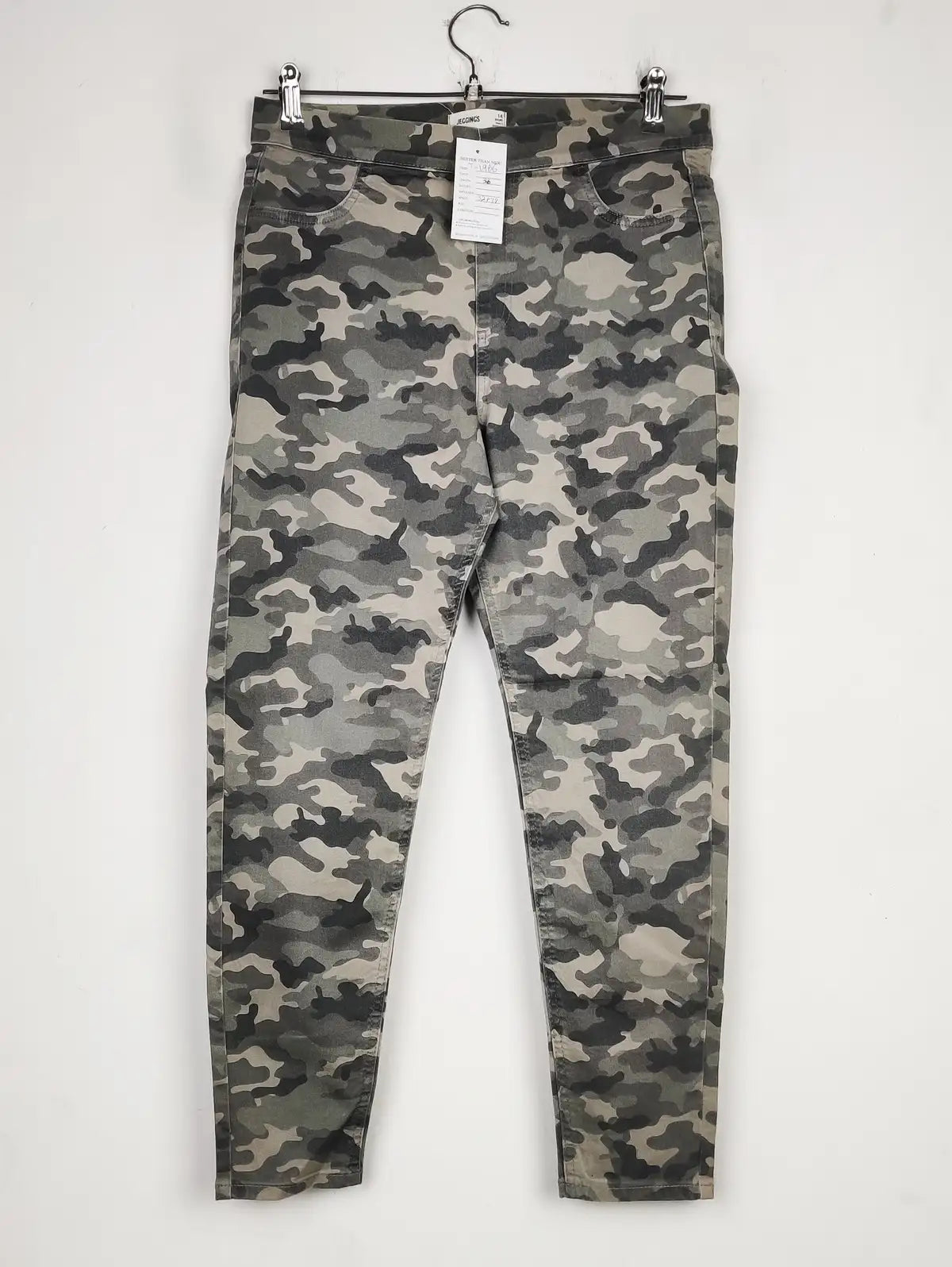Buy online pre-used pre-loved 100% authentic & Original branded Jegging (T-1966) available in Pakistan. Top international brands avilable.