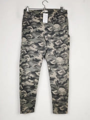 Buy online pre-used pre-loved 100% authentic & Original branded Jegging (T-1966) available in Pakistan. Top international brands avilable.