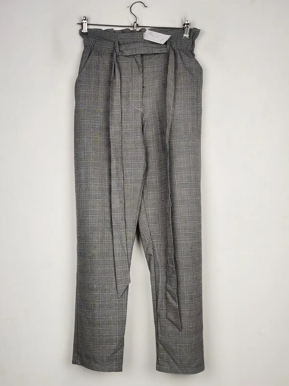 Buy online pre-used pre-loved 100% authentic & Original branded H&M (T-1981) available in Pakistan. Top international brands avilable.