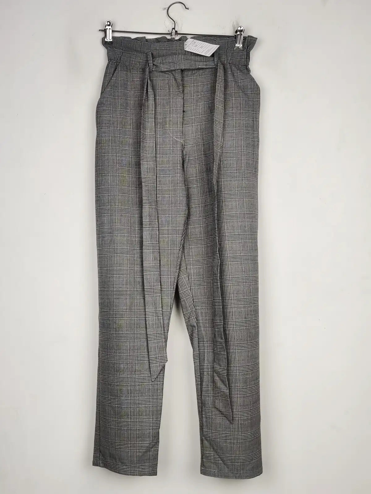 Buy online pre-used pre-loved 100% authentic & Original branded H&M (T-1981) available in Pakistan. Top international brands avilable.