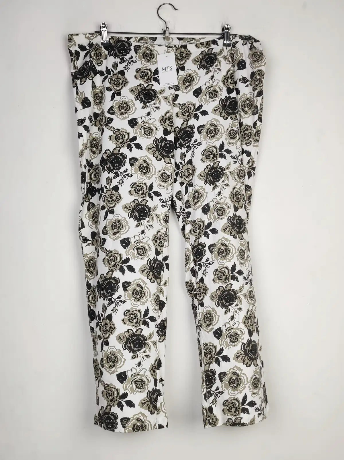 Buy online pre-used pre-loved 100% authentic & Original branded Unknown Brand (T-1997) available in Pakistan. Top international brands avilable.