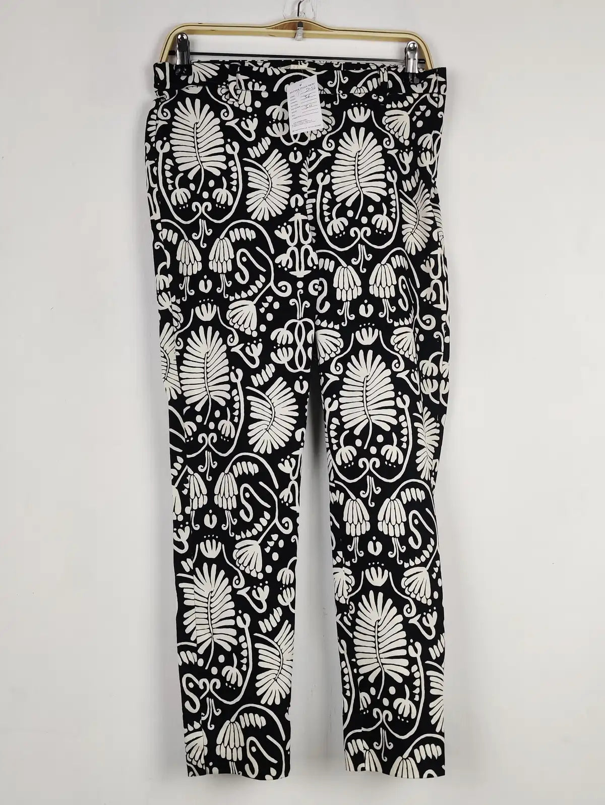 Buy online pre-used pre-loved 100% authentic & Original branded H&M (T-2036) available in Pakistan. Top international brands avilable.