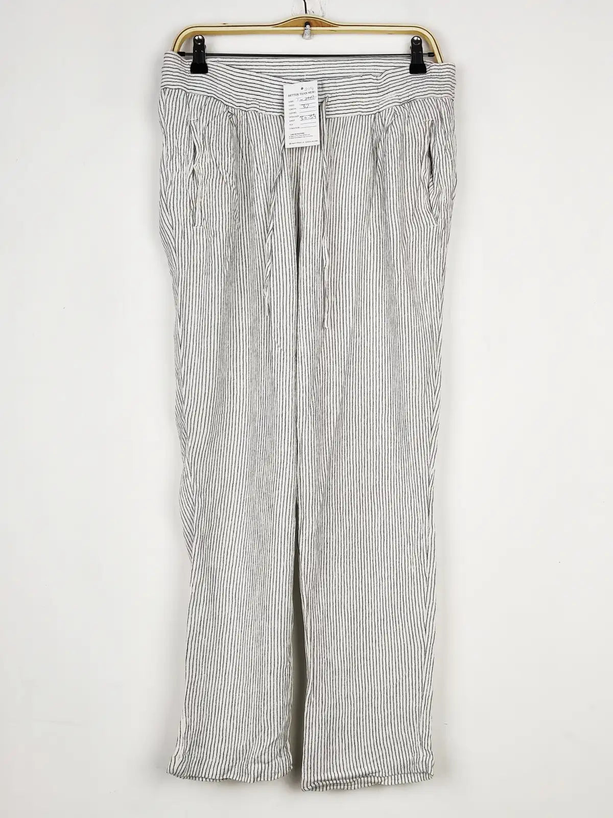 Buy online pre-used pre-loved 100% authentic & Original branded Marks & Spencer (T-2118) available in Pakistan. Top international brands avilable.