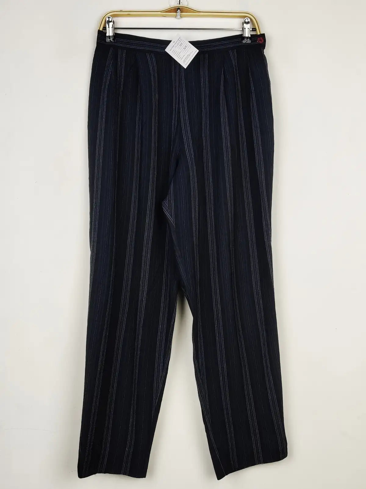 Buy online pre-used pre-loved 100% authentic & Original branded Unknown Brand (T-2131) available in Pakistan. Top international brands avilable.