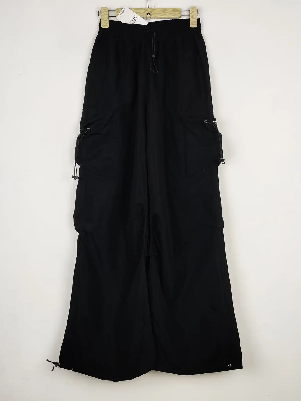 Buy online pre-used pre-loved 100% authentic & Original branded Unknown Brand (T-2157) available in Pakistan. Top international brands avilable.