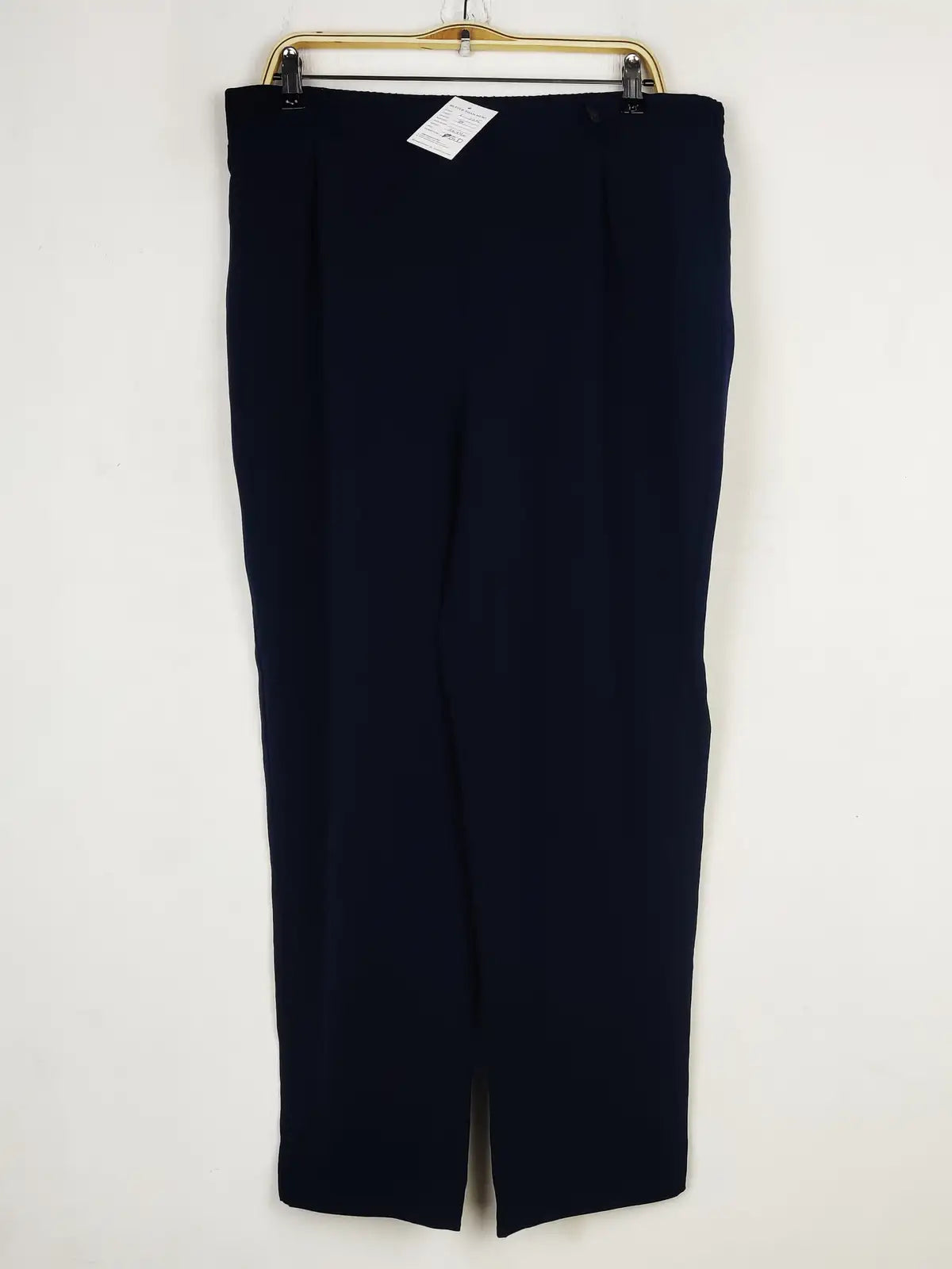 Buy online pre-used pre-loved 100% authentic & Original branded Dorothy Perkins (T-2215) available in Pakistan. Top international brands avilable.