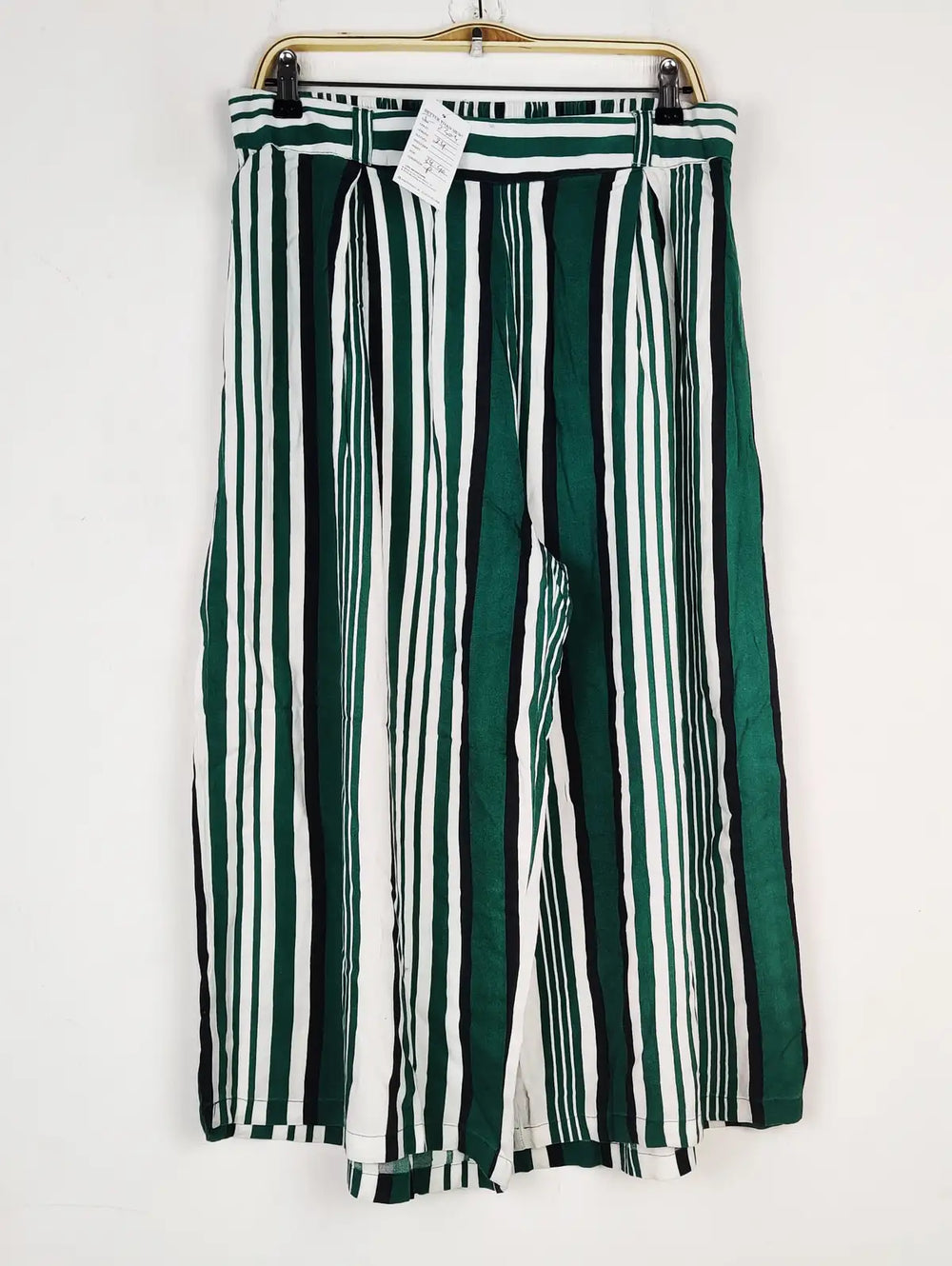 Buy online pre-used pre-loved 100% authentic & Original branded Primark (T-2304) available in Pakistan. Top international brands avilable.