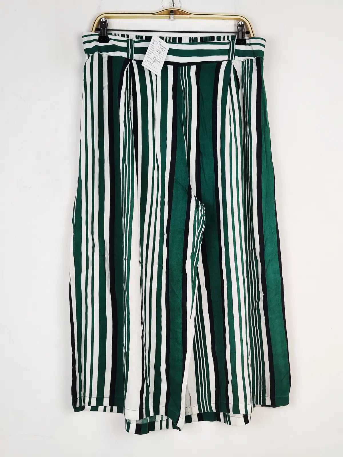 Buy online pre-used pre-loved 100% authentic & Original branded Primark (T-2304) available in Pakistan. Top international brands avilable.
