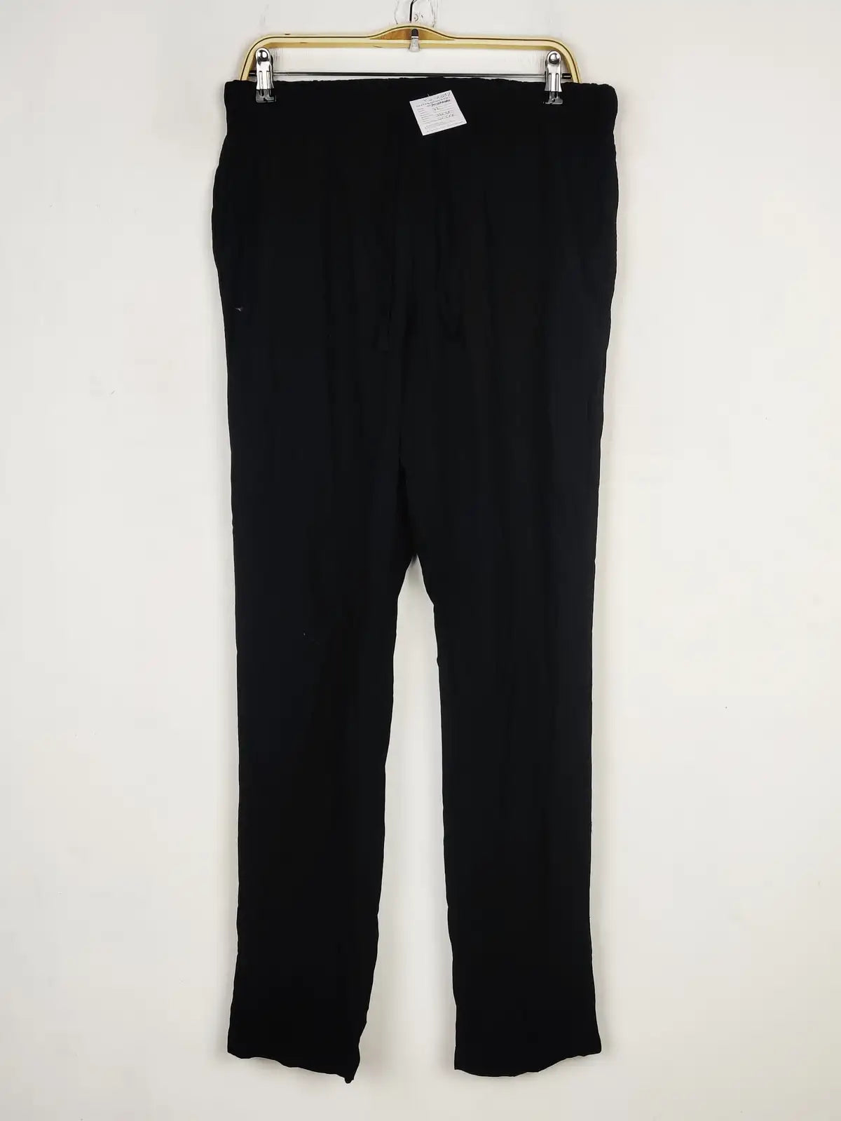 Buy online pre-used pre-loved 100% authentic & Original branded Esmara (T-2337) available in Pakistan. Top international brands avilable.