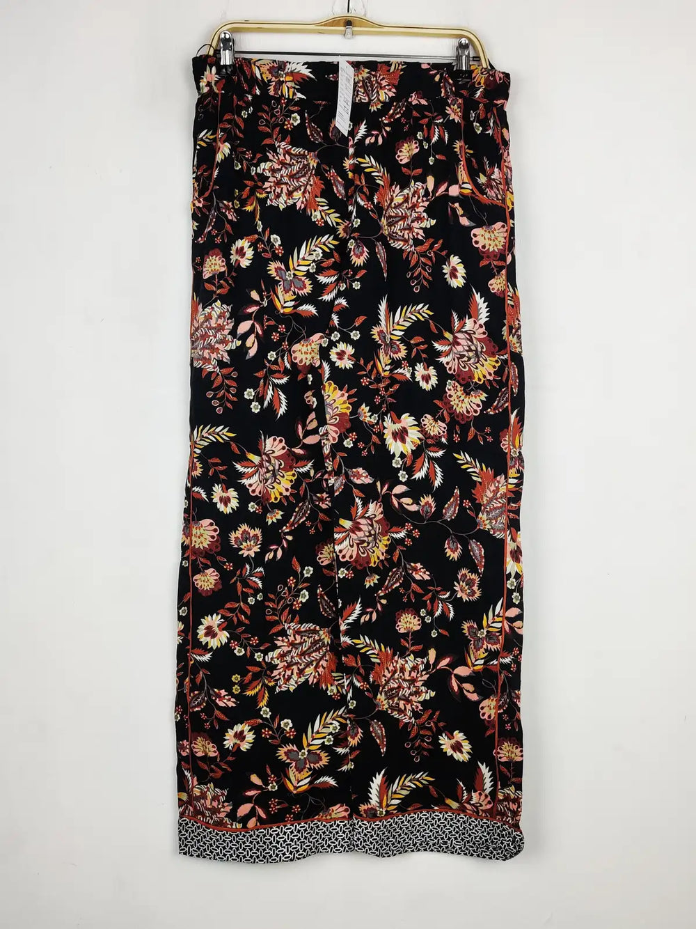 Buy online pre-used pre-loved 100% authentic & Original branded Ted Baker (T-2365) available in Pakistan. Top international brands avilable.