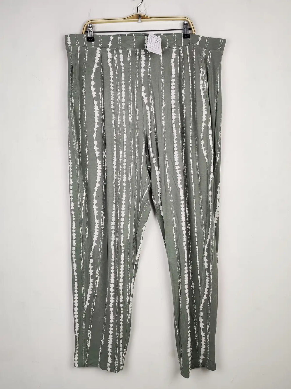Buy online pre-used pre-loved 100% authentic & Original branded Marks & Spencer (T-2405) available in Pakistan. Top international brands avilable.